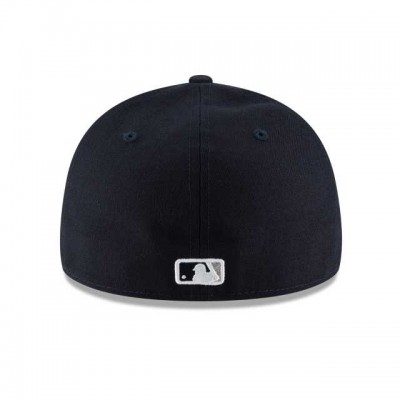 Картинка бейсболки New York Yankees Authentic Collection Low Crown On-Field 
59FIFTY Game Cap, вид сбоку