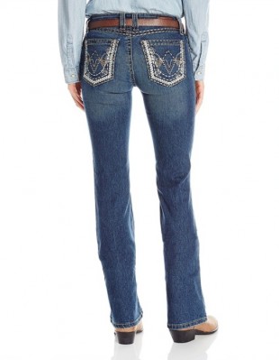 Картинка женских джинсов Wrangler Rock 47 Fashion Sits Above Hip Jeans  , вид сзади