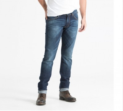 Фото джинсов Wrangler Slim Fit Selvedge