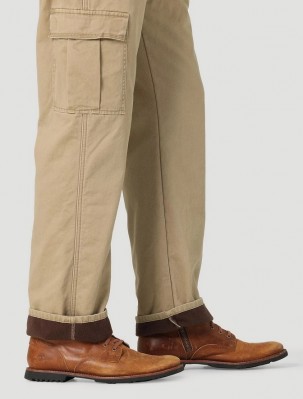 Картинка деталей флисовой подкладки на брюках карго Wrangler - хаки