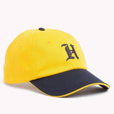 Картинка бейсболки Tommy Hilfiger Lewis Hamilton Golden Yellow, вид спереди