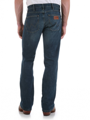 Картинка джинсов Wrangler 77MWZRW Premium Patch Retro Slim Fit Boot Cut Jeans - River Wash, вид сзади