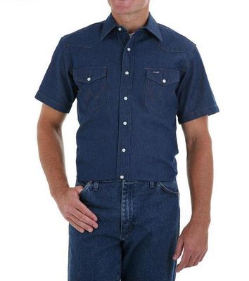 Картинка джинсовой рубашки с коротким рукавом Wrangler Cowboy Cut Firm Finish 
Denim Short Sleeve Work Western Shirt